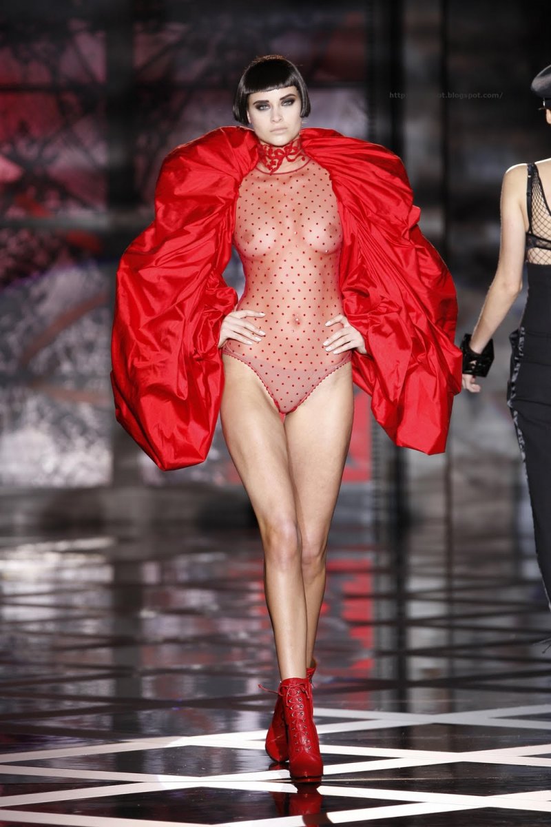 Lolli reccomend runway model shows pussy