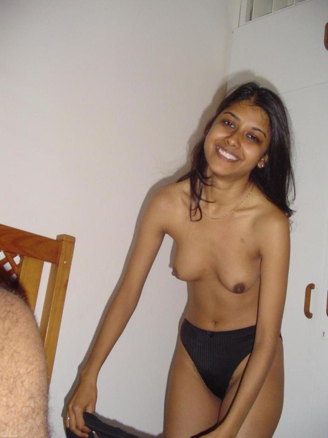 Fully naked desi bengali girl
