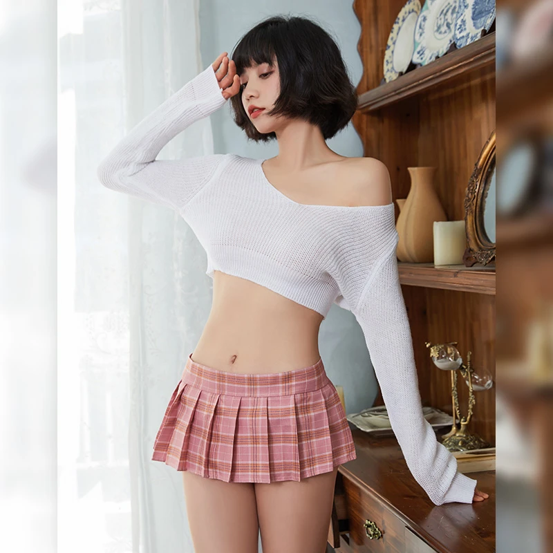 Skinny slender schoolgirl shows sexy
