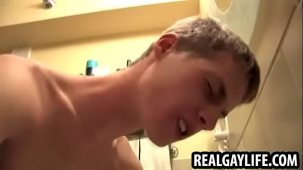 Twinks suck others dicks shower