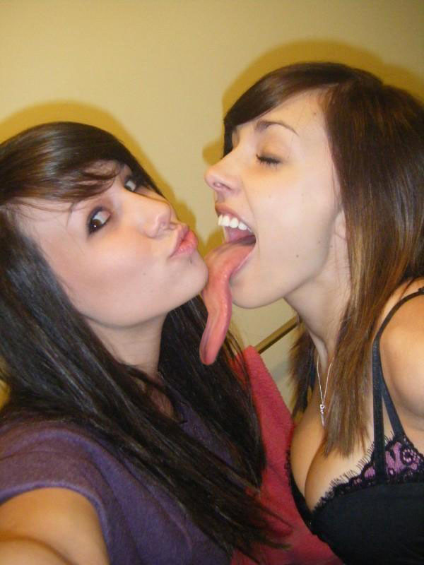 Fendi reccomend long tongue cutie showing