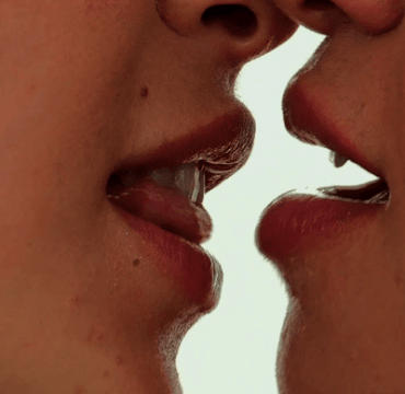 Spider reccomend voyeur lesbian girls kissing gween